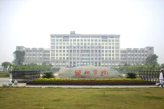 业内人士揭高校引进马菲博士背后：有学校为完成指标“恶性竞争”，达标前“不管多差的博士都可以进”