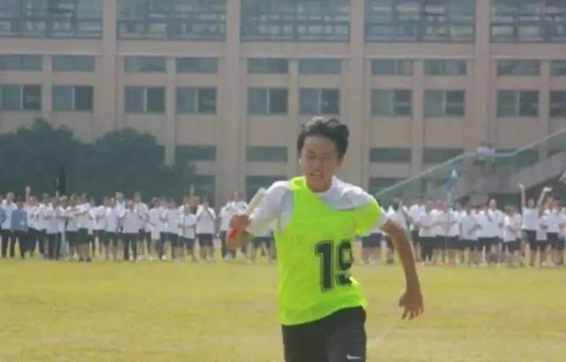 杭州4名男生乘运-20去上学！网友刷屏：狠狠羡慕了！他们来自这些高中，梦想是这样实现的