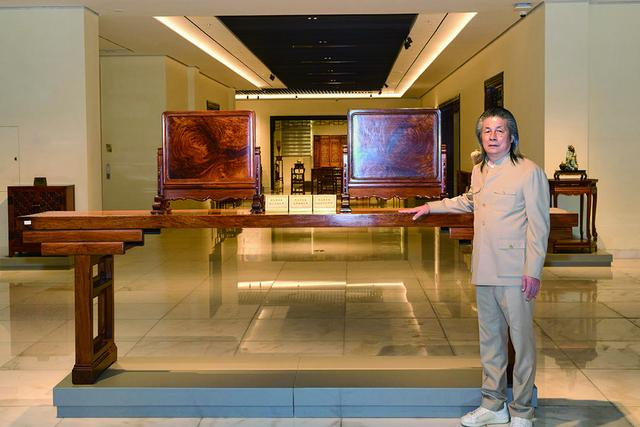 明清家具设计大师携臻品“海黄”家具亮相南京“第二届中国工艺美术博览会”