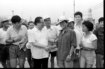 江泽民同志在上海