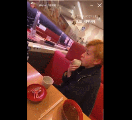 舔酱油瓶、用口水抹寿司，日高中生让回转寿司企业市值蒸发170亿日元