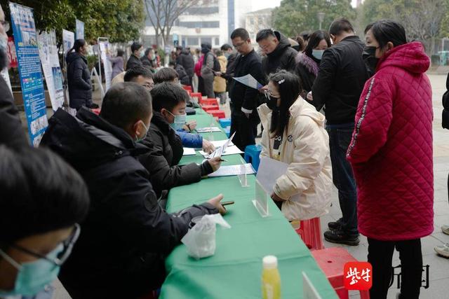 张家港（经开区）杨舍镇：党建引领促就业，春风送岗贴民意