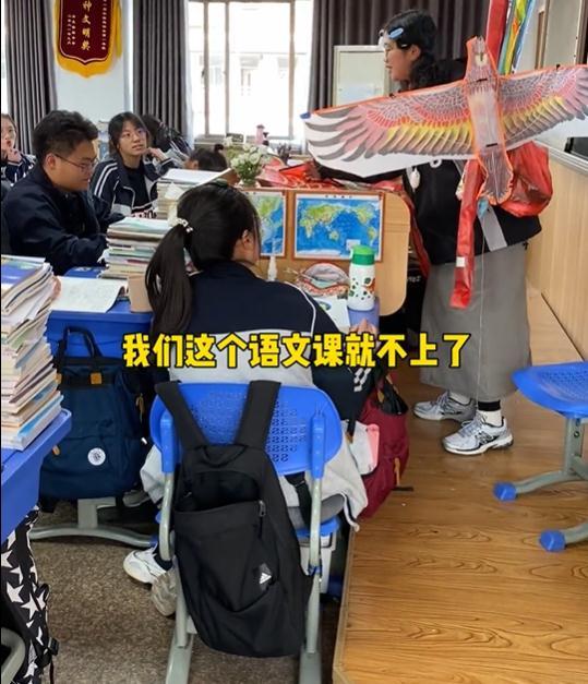 “一定有什么事比上课更重要！”老师带学生集体“逃课”却被点赞