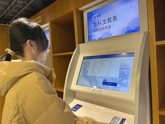 体验华科大一站式学生社区：5分钟办完业务，有人8点来做创业实践