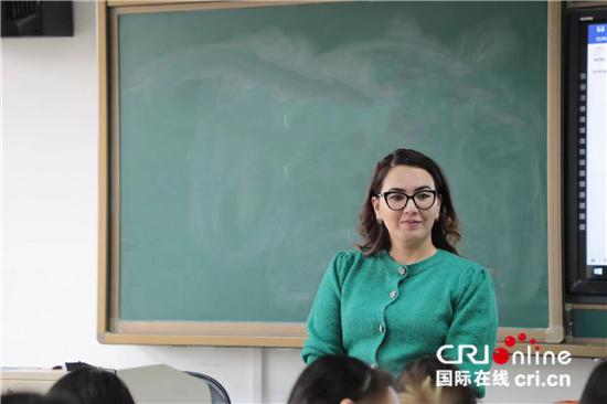 中央民族大学乌兹别克斯坦籍专家吉莉：中国领导人高瞻远瞩 做出很多有利于世界发展的决策
