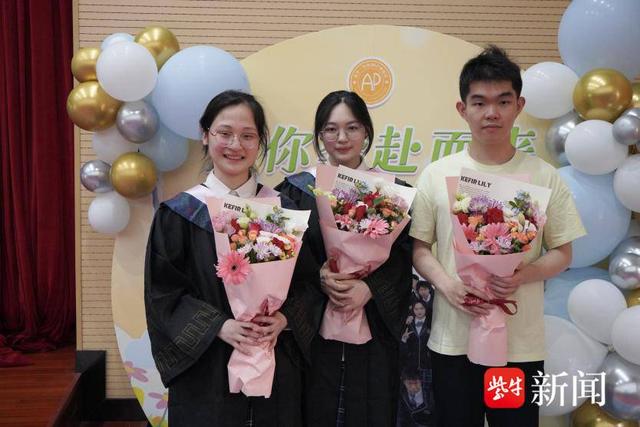 在盛夏的原创歌曲里告别！南京一中国际部2023届毕业典礼温暖动人