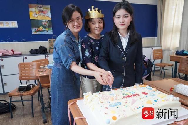 在盛夏的原创歌曲里告别！南京一中国际部2023届毕业典礼温暖动人