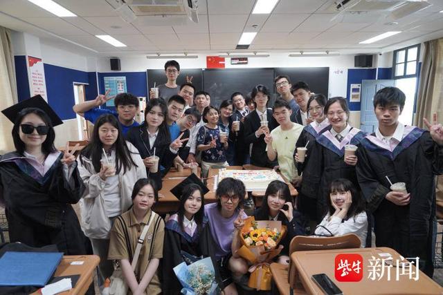 在盛夏的原创歌曲里告别！南京一中国际部2023届毕业典礼温暖动人