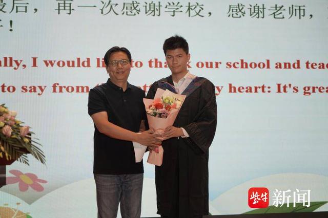 在盛夏的原创歌曲里告别！南京一中国际部2023届毕业典礼温暖动人