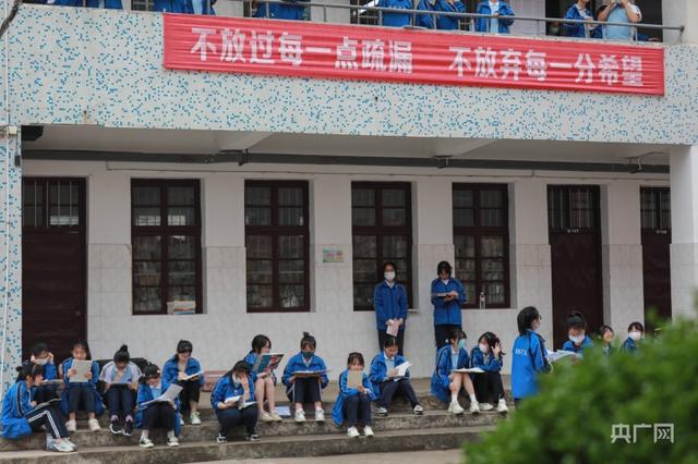 直击2023年高考  |  宁波4.73万名学子奔赴考场