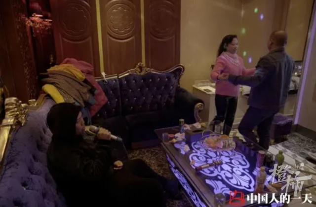 儿子本科毕业找不到工作送外卖？ 这张火遍全网的父子照，背后的真相是这样的