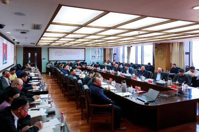 人大师生集体收看第二十届中央政治局常委同中外记者见面会