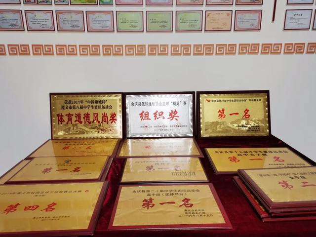 党的二十大精神在基层—新闻媒体“千人百进”蹲点调研采访 |他山中学：实施“一体两翼” 办好人民满意的教育