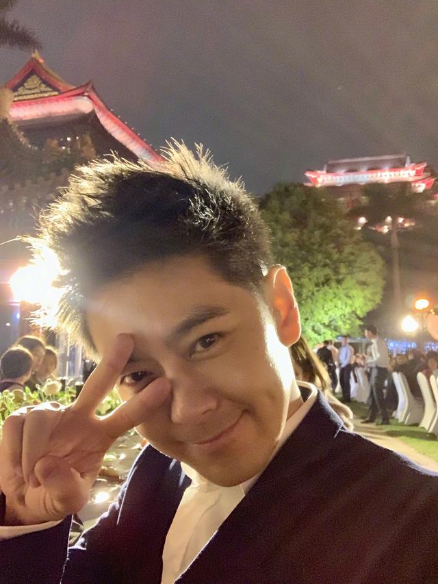 林志颖同父异母弟弟罕现身，为1岁女儿办周岁派对，颜值不如小志