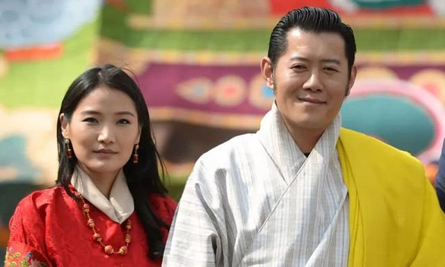 日本皇太子一家访问不丹，高颜值的三位不丹公主亲自去机场迎接 