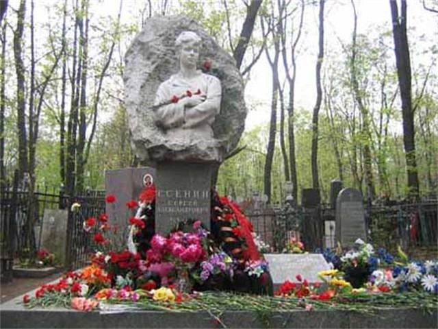 19岁爱上叶赛宁却只被他当情人，10年后，叶赛宁自杀，她坟前殉情