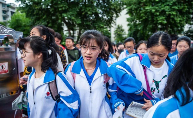 我国政法类大学排名出炉，西法大表现亮眼，中国政法雄踞榜首