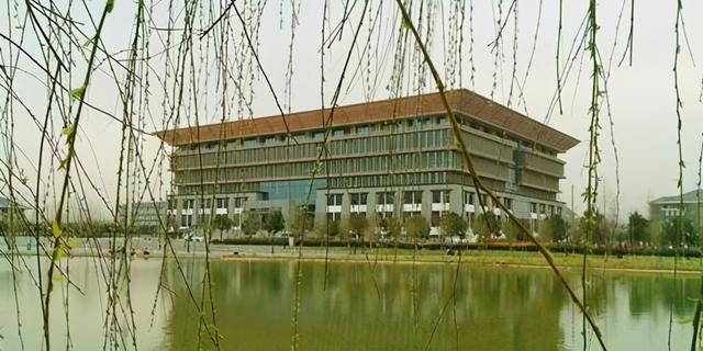 美翻了！大学之大，在大师，也在图书馆。河南高校图书馆大比拼