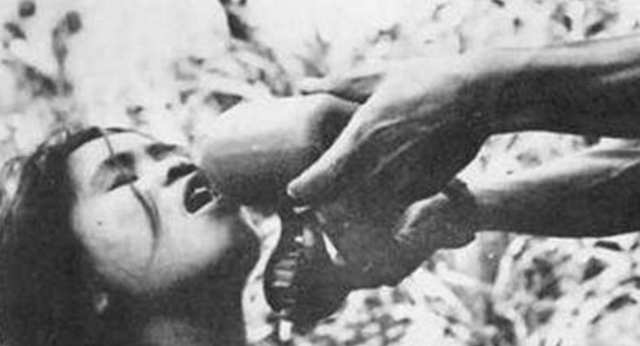 慰安妇回忆：被逼迫洗澡，浑身被撒消毒粉，只有床单让其遮住身体