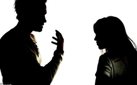 摩托车女骑手弯道对撞疑身亡（摩托车女骑手弯道惨案）