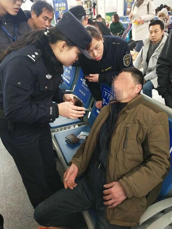 儿子欠下巨额赌债 父亲倍感绝望 在火车站连服4盒药自杀！