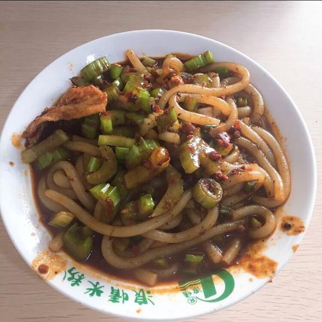 乌鲁木齐米粉合辑丨我好想你，爆辣鸡肉炒米粉