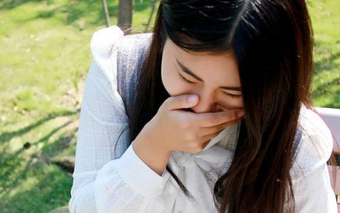 怎么样锻炼女人潮喷，为什么女性打喷嚏时,容易憋不住尿呢
