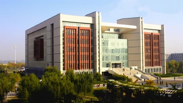 美翻了！大学之大，在大师，也在图书馆。河南高校图书馆大比拼