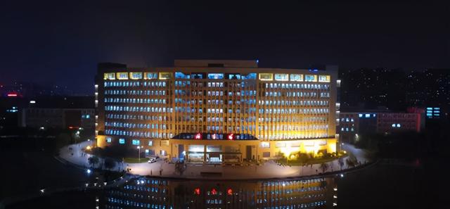 美翻了！大学之大，在大师，也在图书馆。河南高校图书馆大比拼