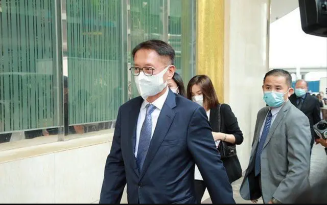 何超琼前夫现身赌王葬礼，曾花两千万办世纪婚礼，却因李嘉欣离婚
