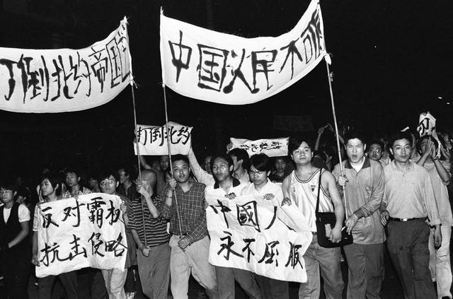 1999年中国大使馆被美军轰炸，江泽民内部讲话：中国人要卧薪尝胆