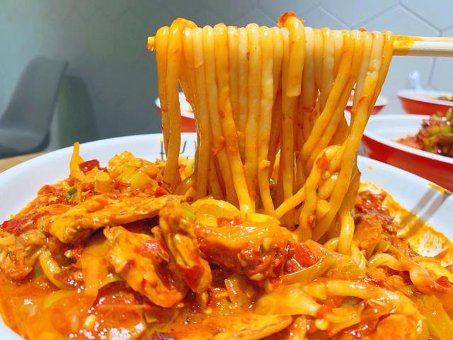 乌鲁木齐米粉合辑丨我好想你，爆辣鸡肉炒米粉