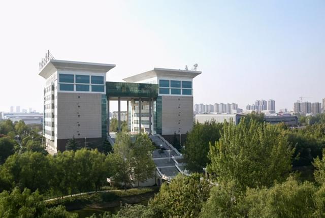 美翻了！大学之大，在大师，也在图书馆。河南高校图书馆大比拼