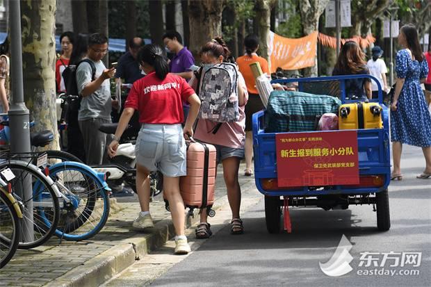 萌新报到“一网通办”复旦大学迎来2021级本科新生