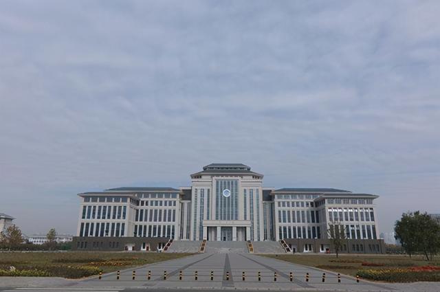 美翻了！大学之大，在大师，也在图书馆。河南高校图书馆大比拼