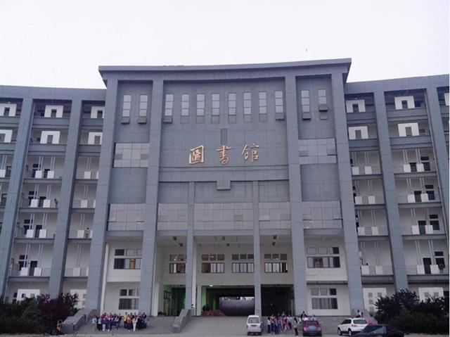 美翻了！大学之大，在大师，也在图书馆。河南高校图书馆大比拼