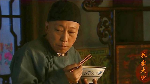 重温《乔家大院》：才懂50岁的曹月枝在洞房时服毒自尽的真实隐情