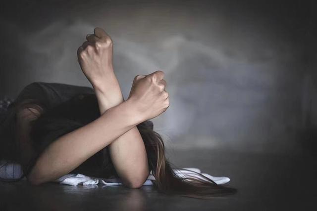 女人在被强奸的过程中，大声呼救，这样对保护自己有利吗？