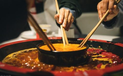 怎么样开火锅店，成都开火锅店赚钱吗