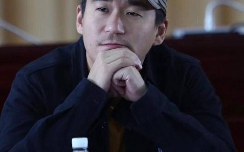 张默母亲身份探究