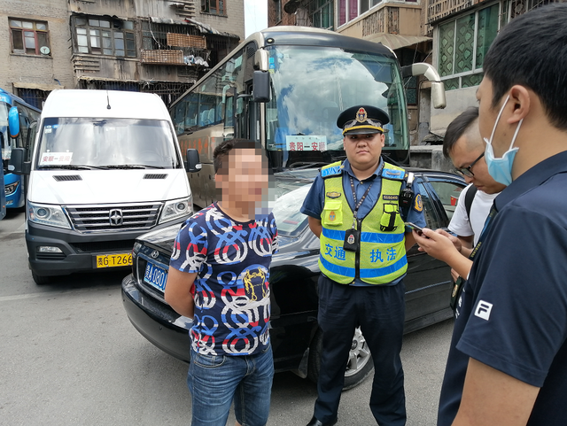 全国文明城市整改进行时·记者回访｜贵阳市多部门联动整治“黑车”乱象