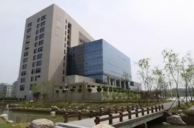 美翻了！大学之大，在大师，也在图书馆。河南高校图书馆大比拼