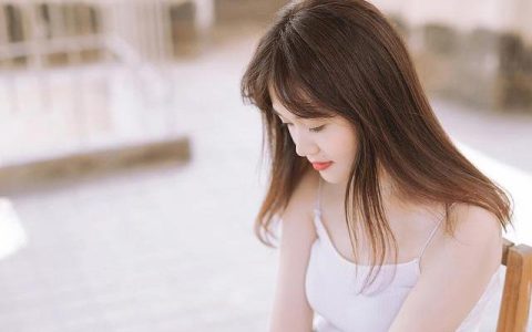 女孩在三个不好的时辰里的挣扎与挣脱