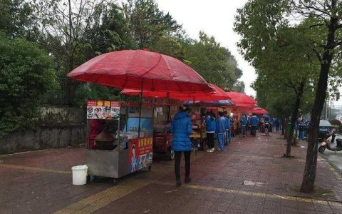 摆地摊卖袜子怎么样，摆地摊在这些地方卖袜子,稳赚不赔吗